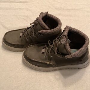 MINT HEY DUDE BRADLEY CHOCOLATE BOOTS, SIZE 8